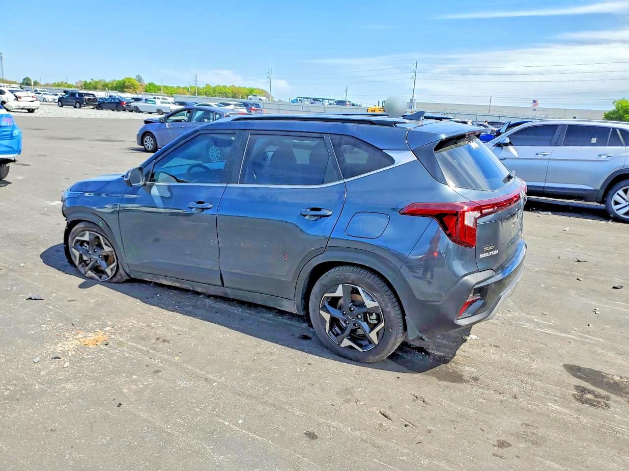 2025 Kia Seltos Ex - Image 2