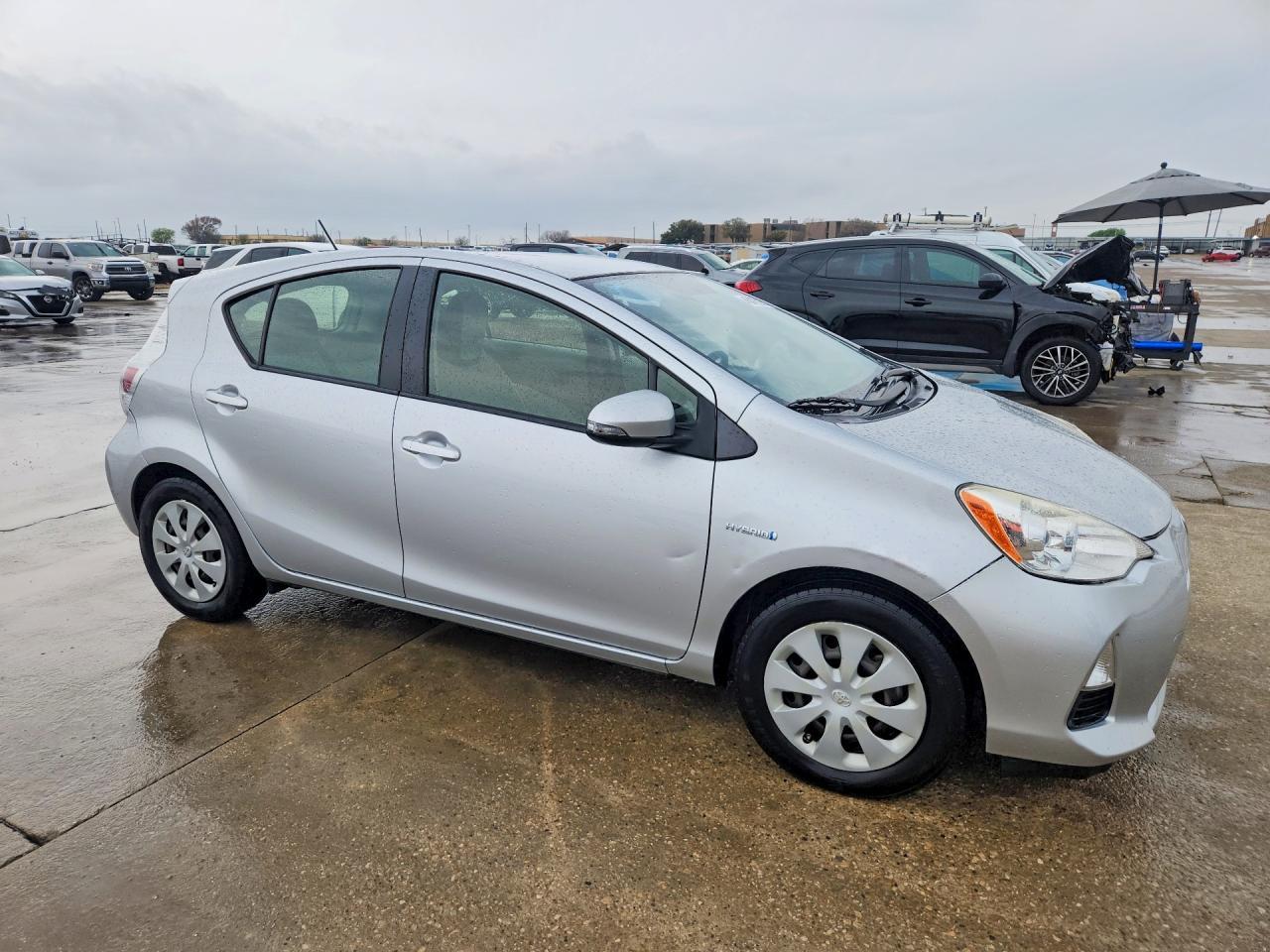 2014 Toyota Prius C One - Фото 4