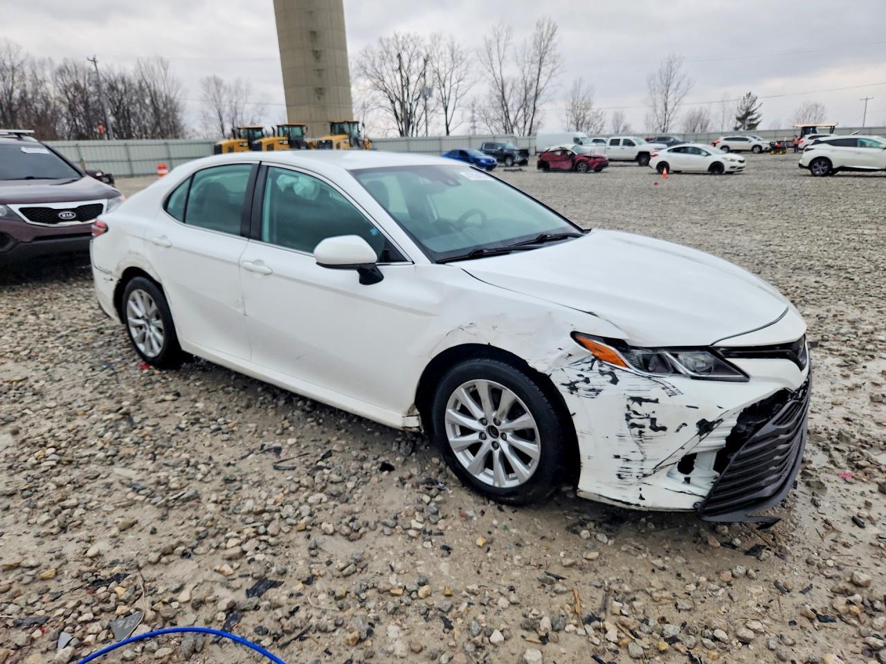 2019 Toyota Camry Le - Фото 4