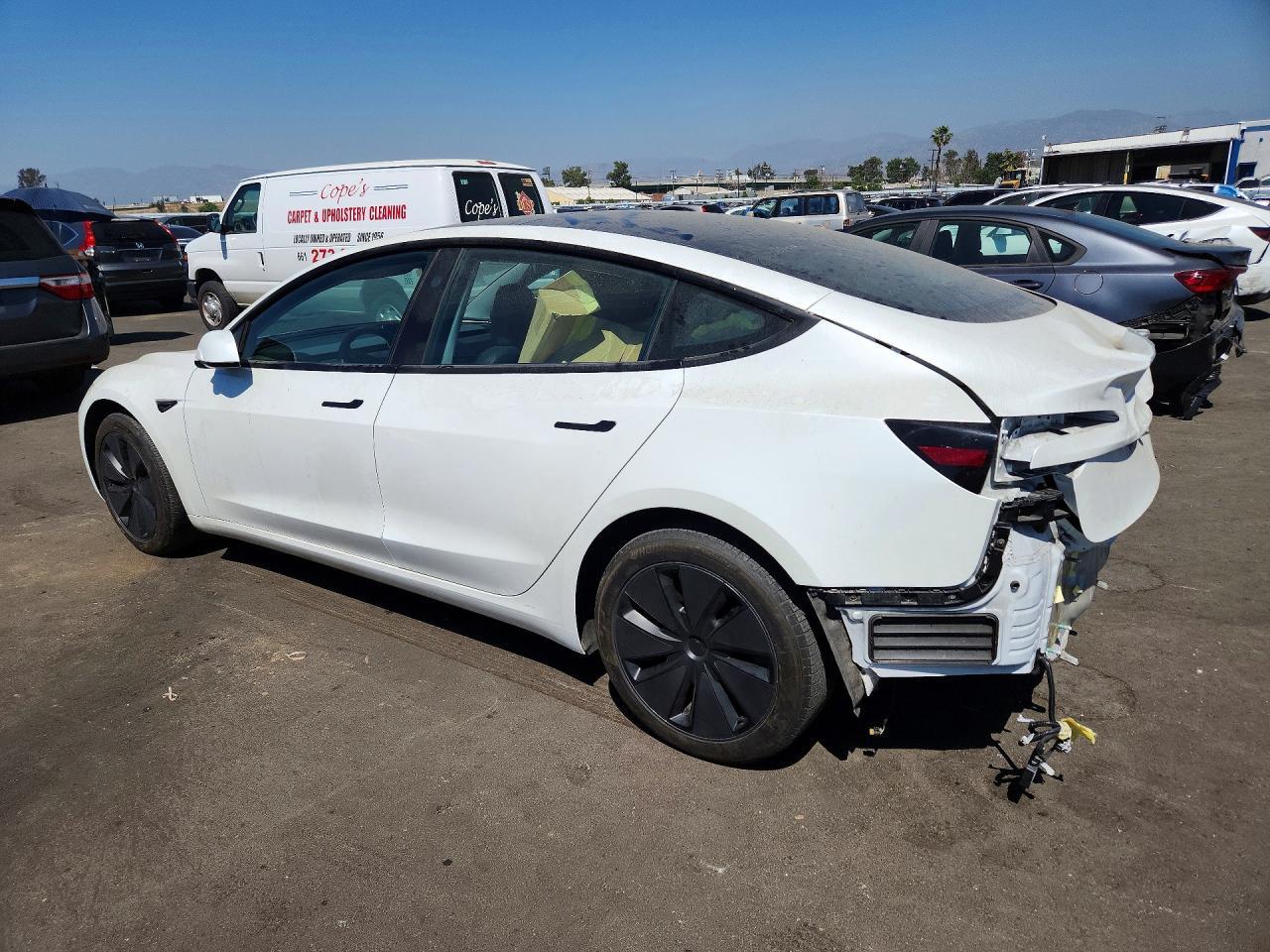 2024 Tesla Model 3 - Фото 2