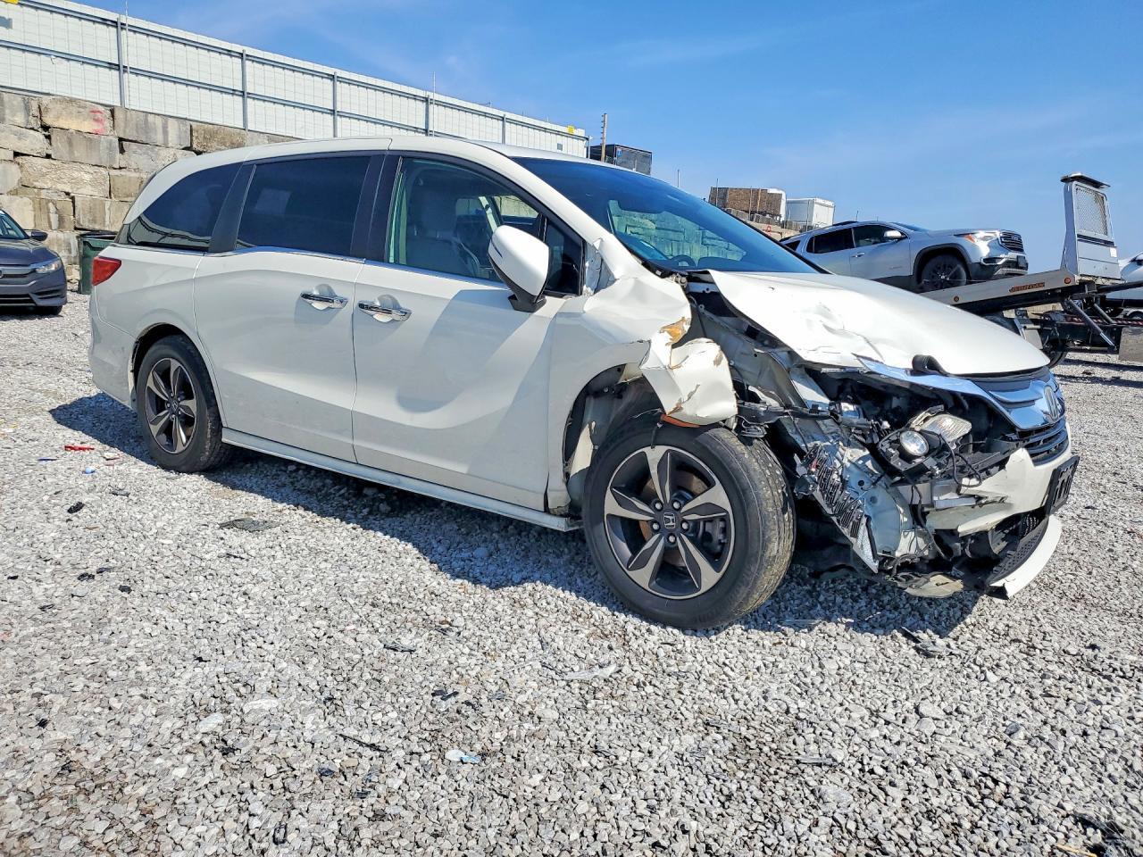 2019 Honda Odyssey Touring - Image 4