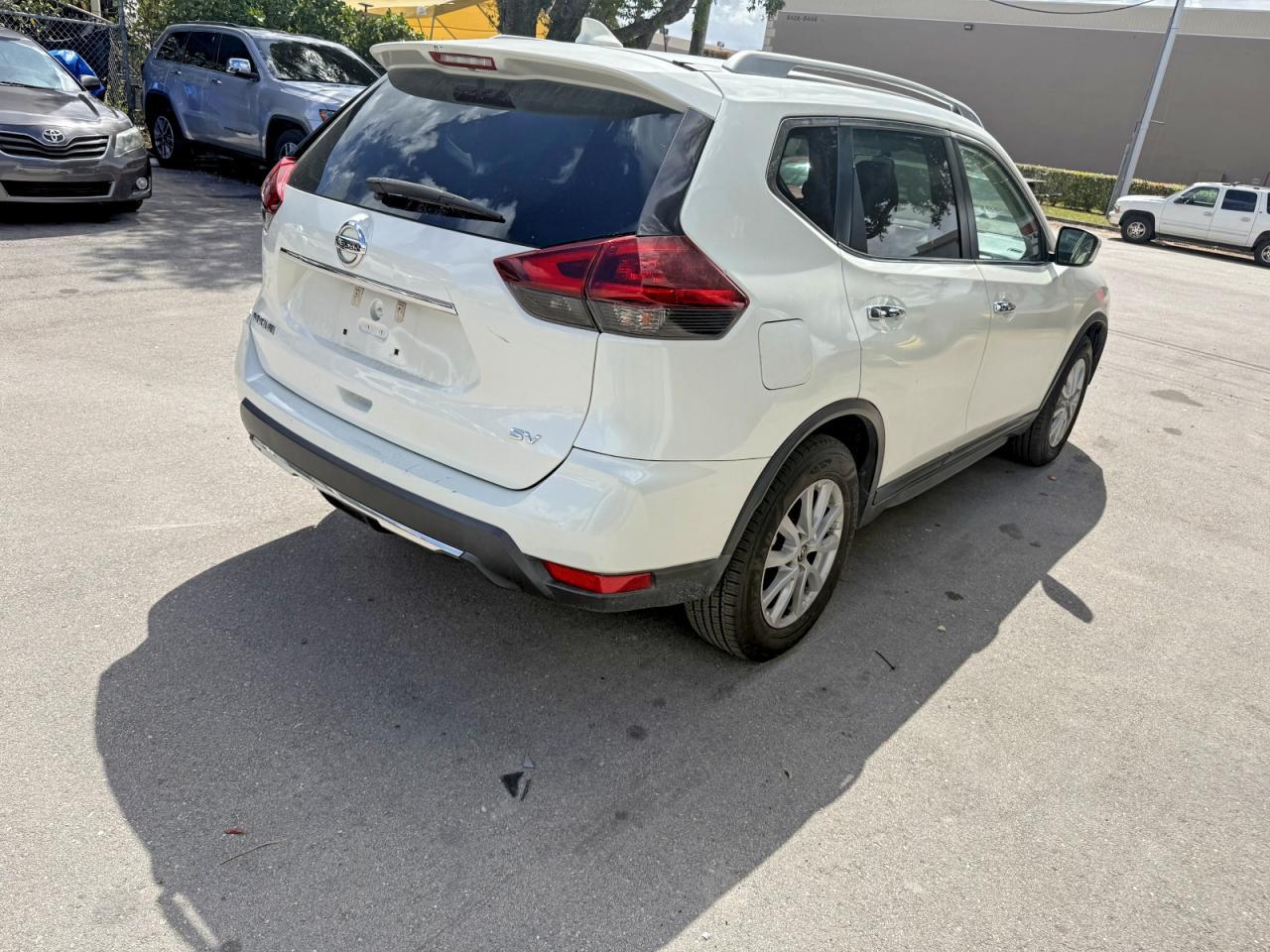 2018 Nissan Rogue Sv - Image 4
