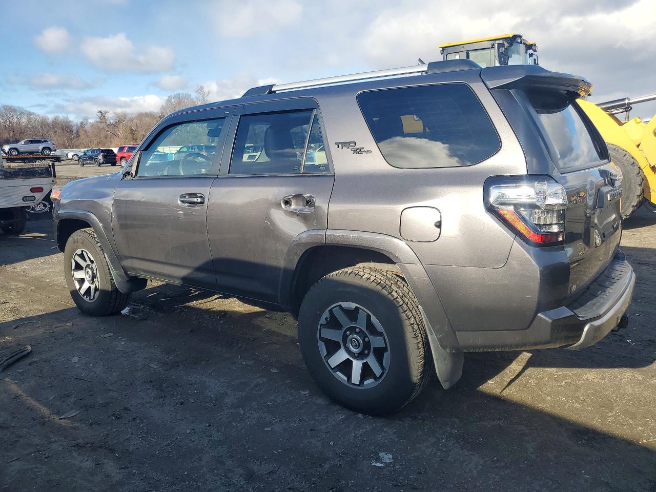 2018 Toyota 4Runner Trd Off Road Premium - Image 2