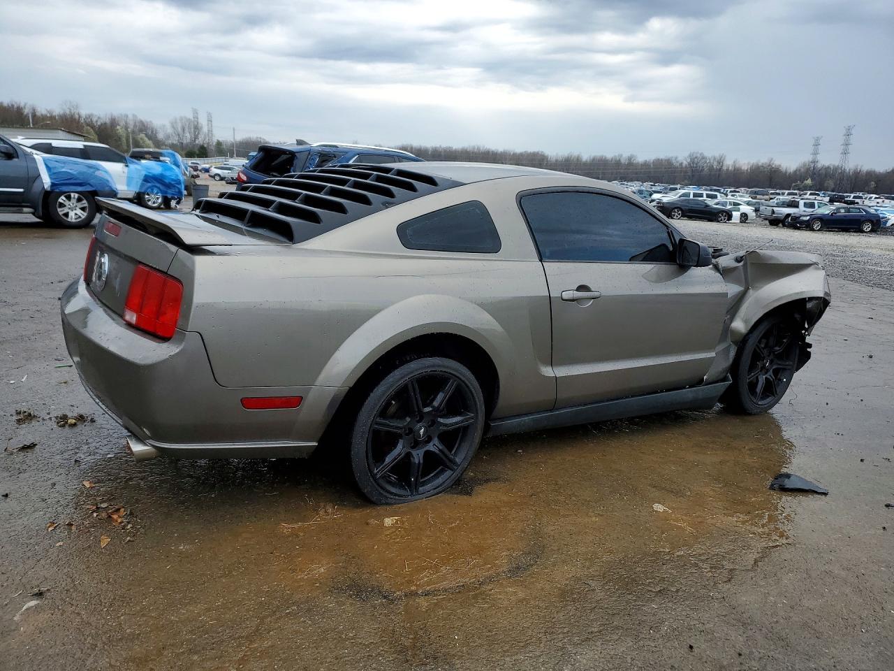 2005 Ford Mustang - Image 3