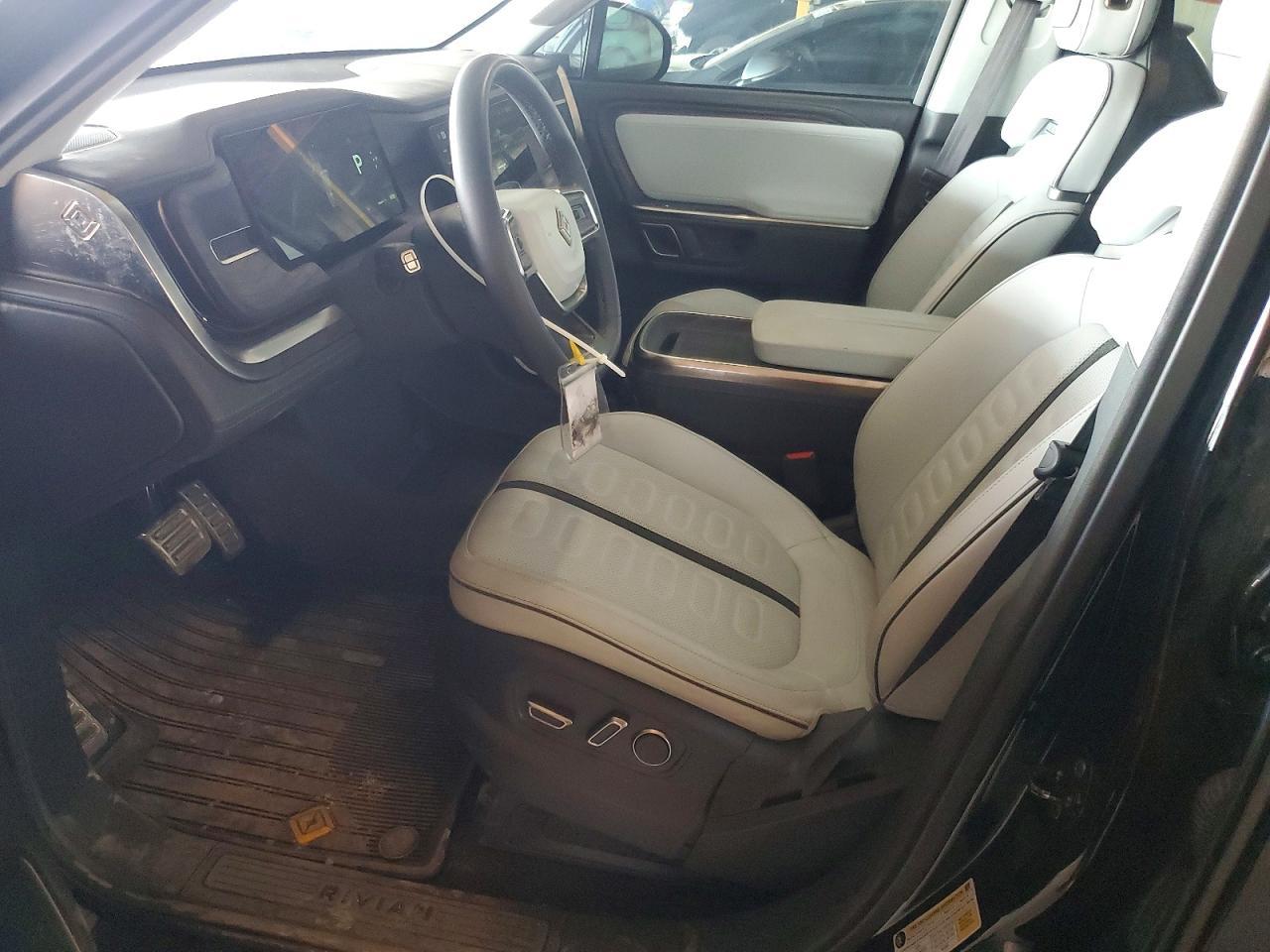 2023 Rivian R1S Adventure - Фото 7