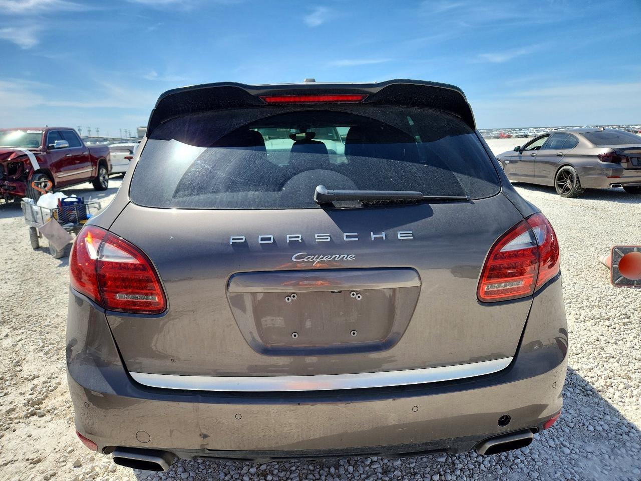 2012 Porsche Cayenne - Image 6