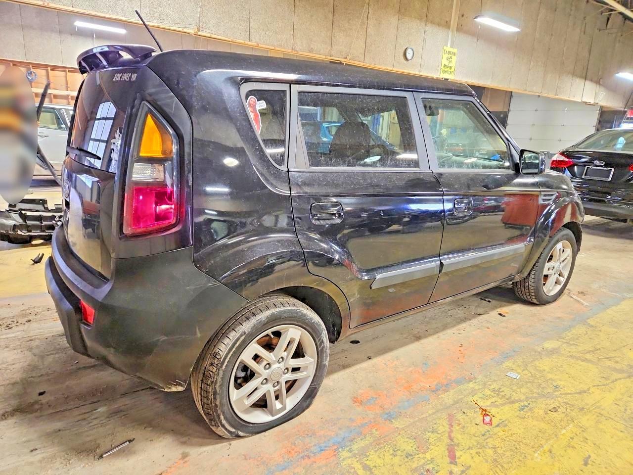 2010 Kia Soul + - Фото 3