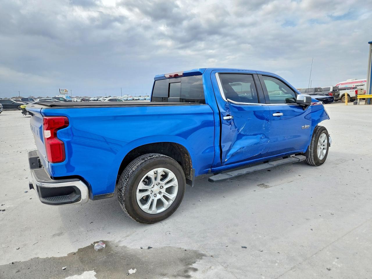 2023 Chevrolet Silverado - Image 3