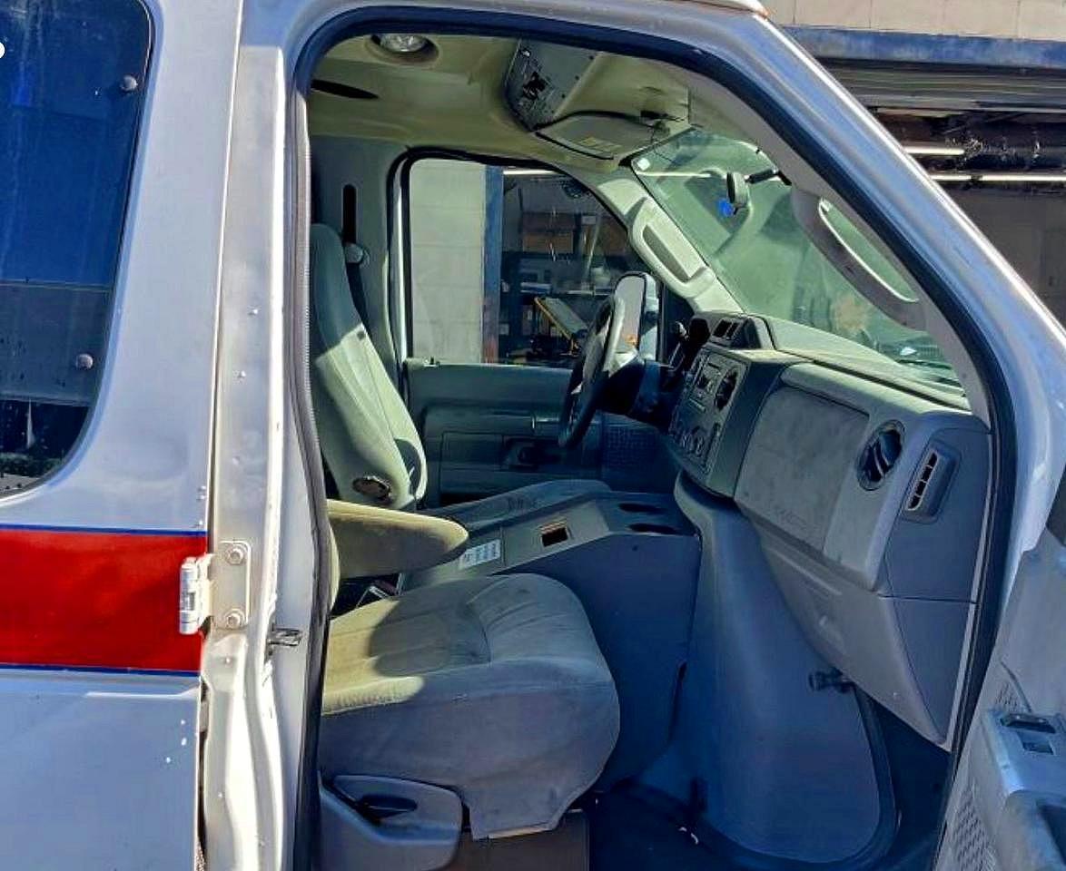 2013 Ford Econoline White - Ambulance - Фото 5