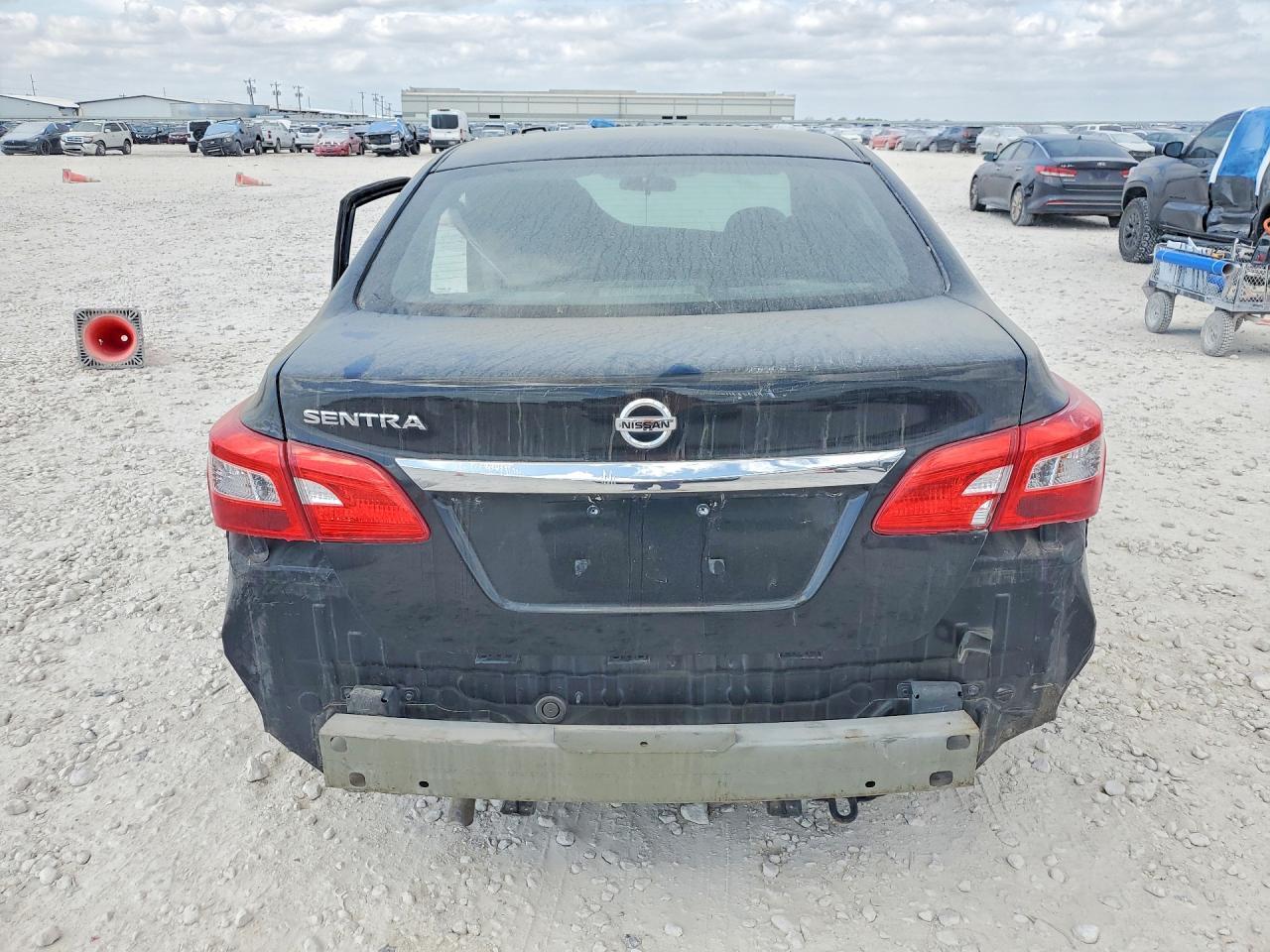 2018 Nissan Sentra S - Фото 6