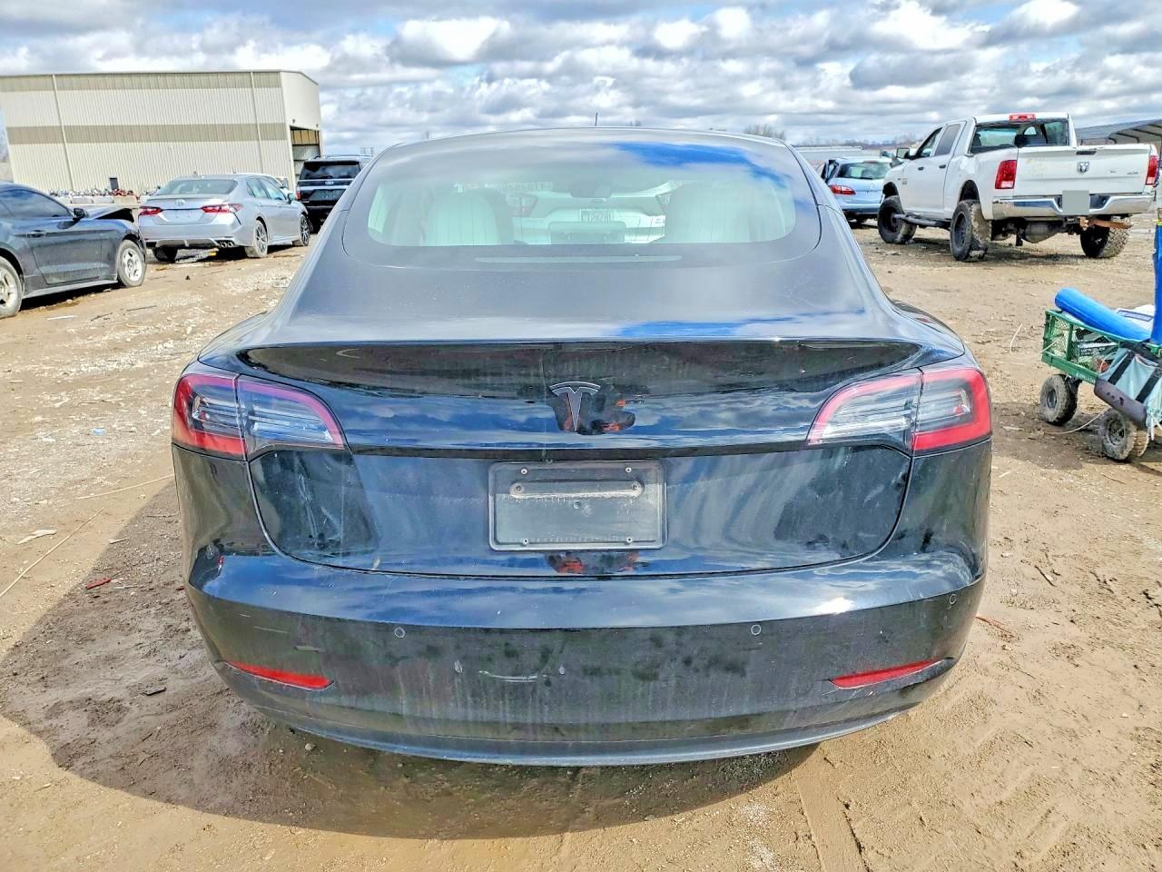 2020 Tesla Model 3 - Фото 6