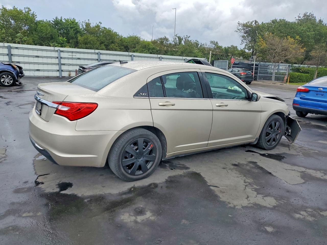 2014 Chrysler 200 Lx - Фото 3