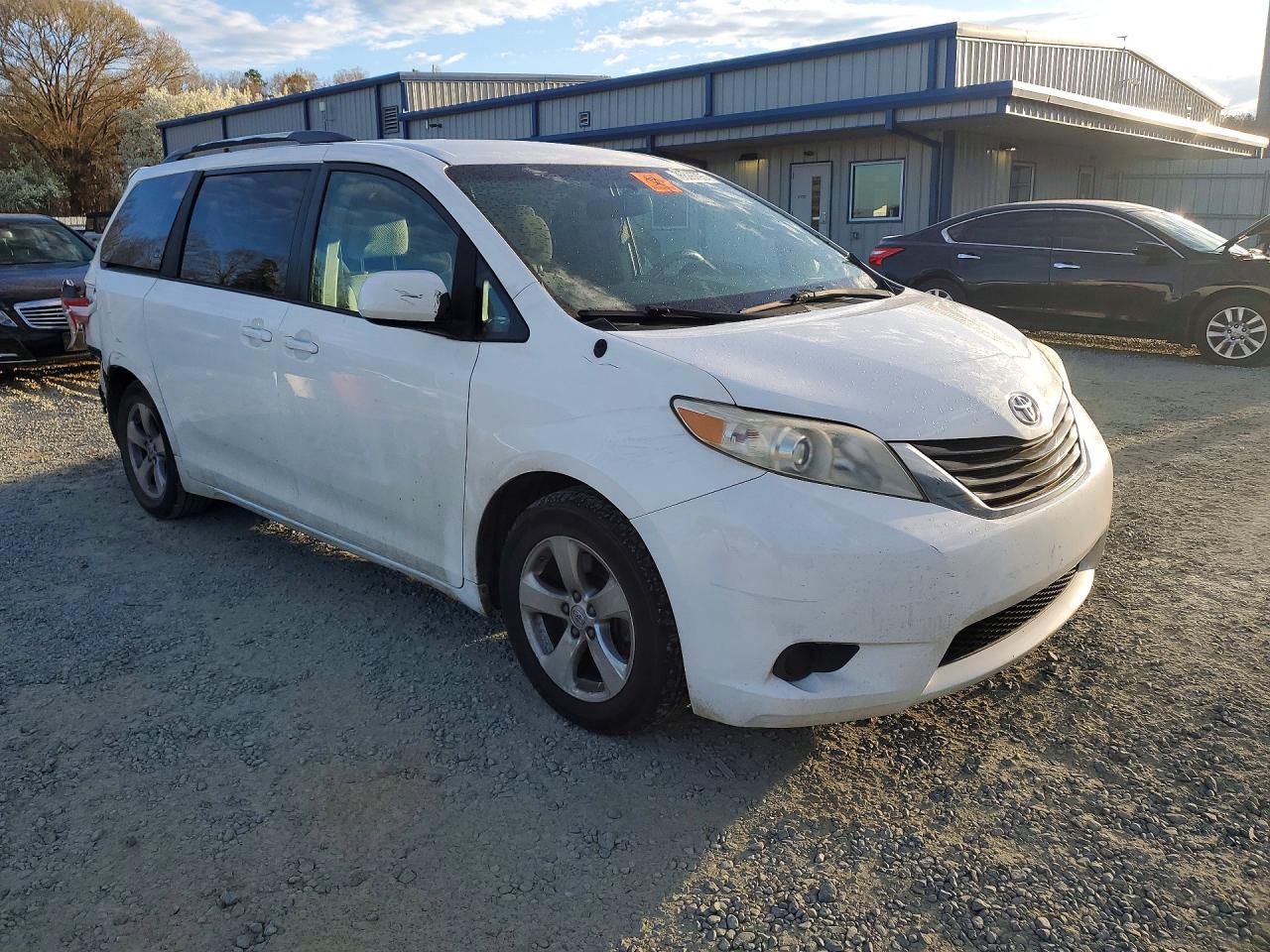 2013 Toyota Sienna Le - Image 4