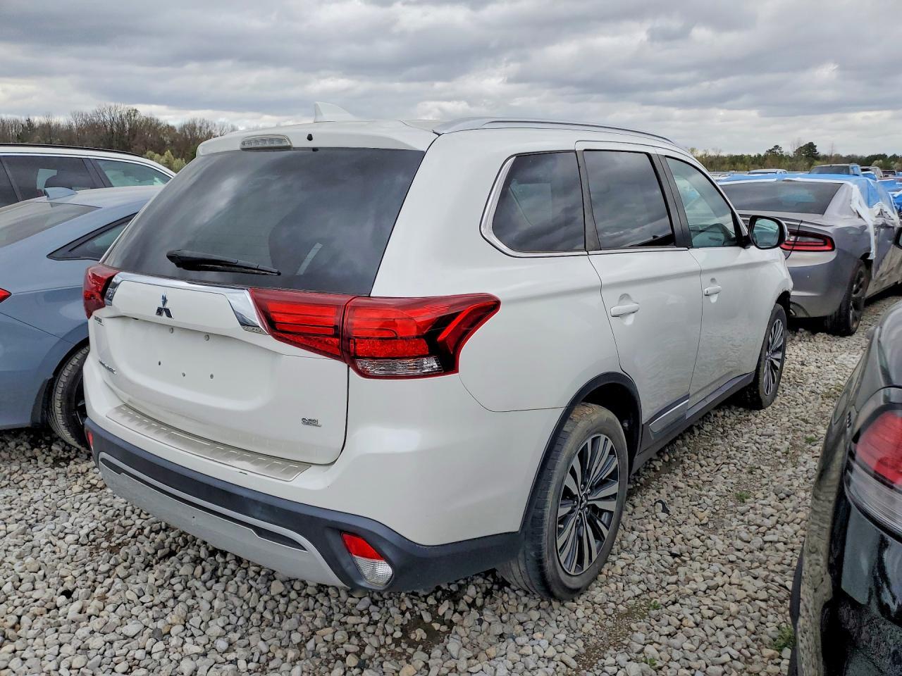 2020 Mitsubishi Outlander Se - Фото 3