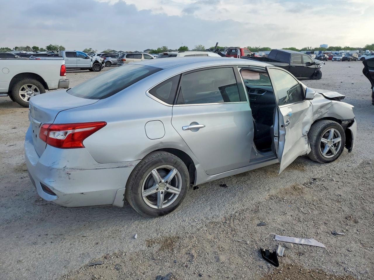 2017 Nissan Sentra S - Фото 3