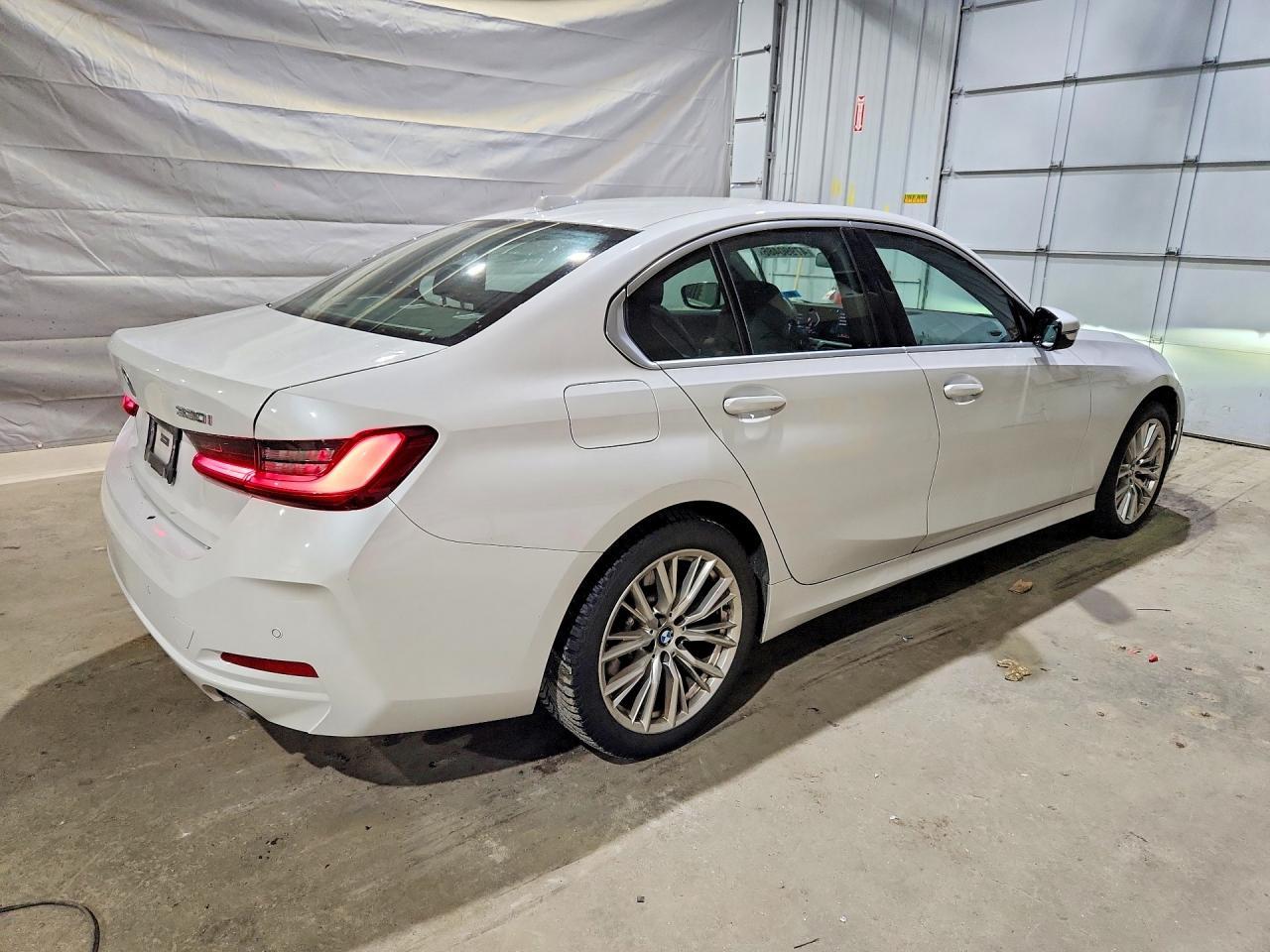 2024 BMW 330Xi - Фото 3