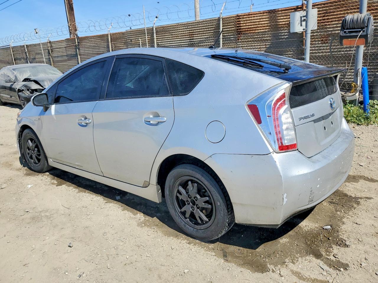 2014 Toyota Prius Two - Фото 2