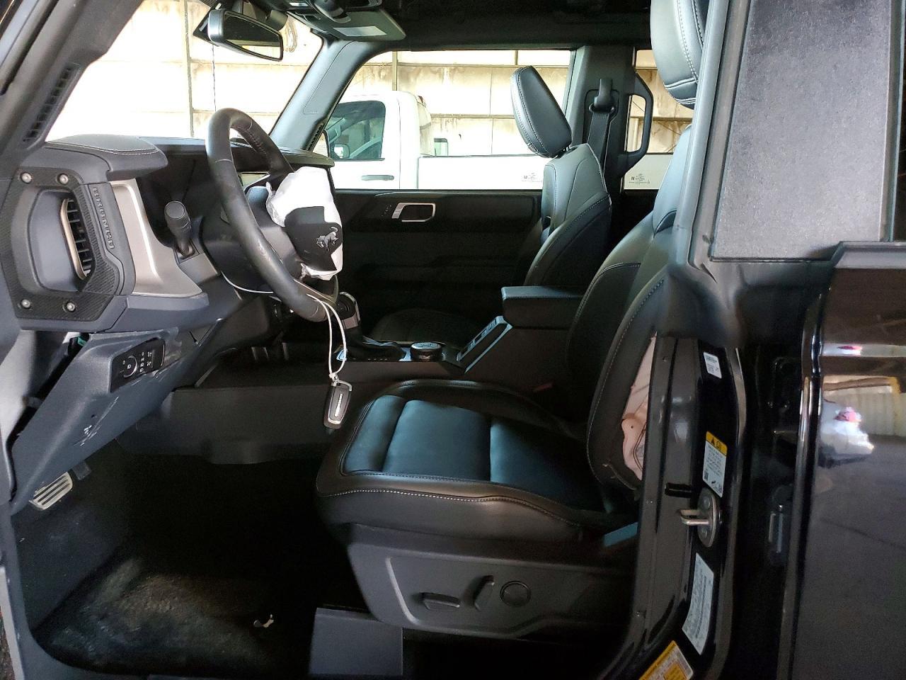 2025 Ford Bronco Outer Banks - Image 7