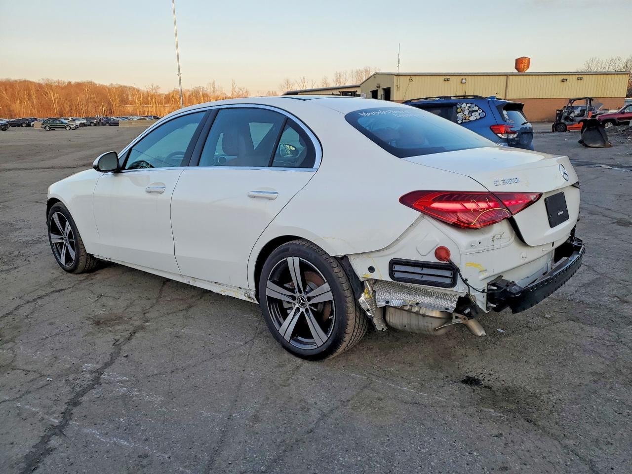 2025 Mercedes-Benz C 300 4Matic - Фото 2