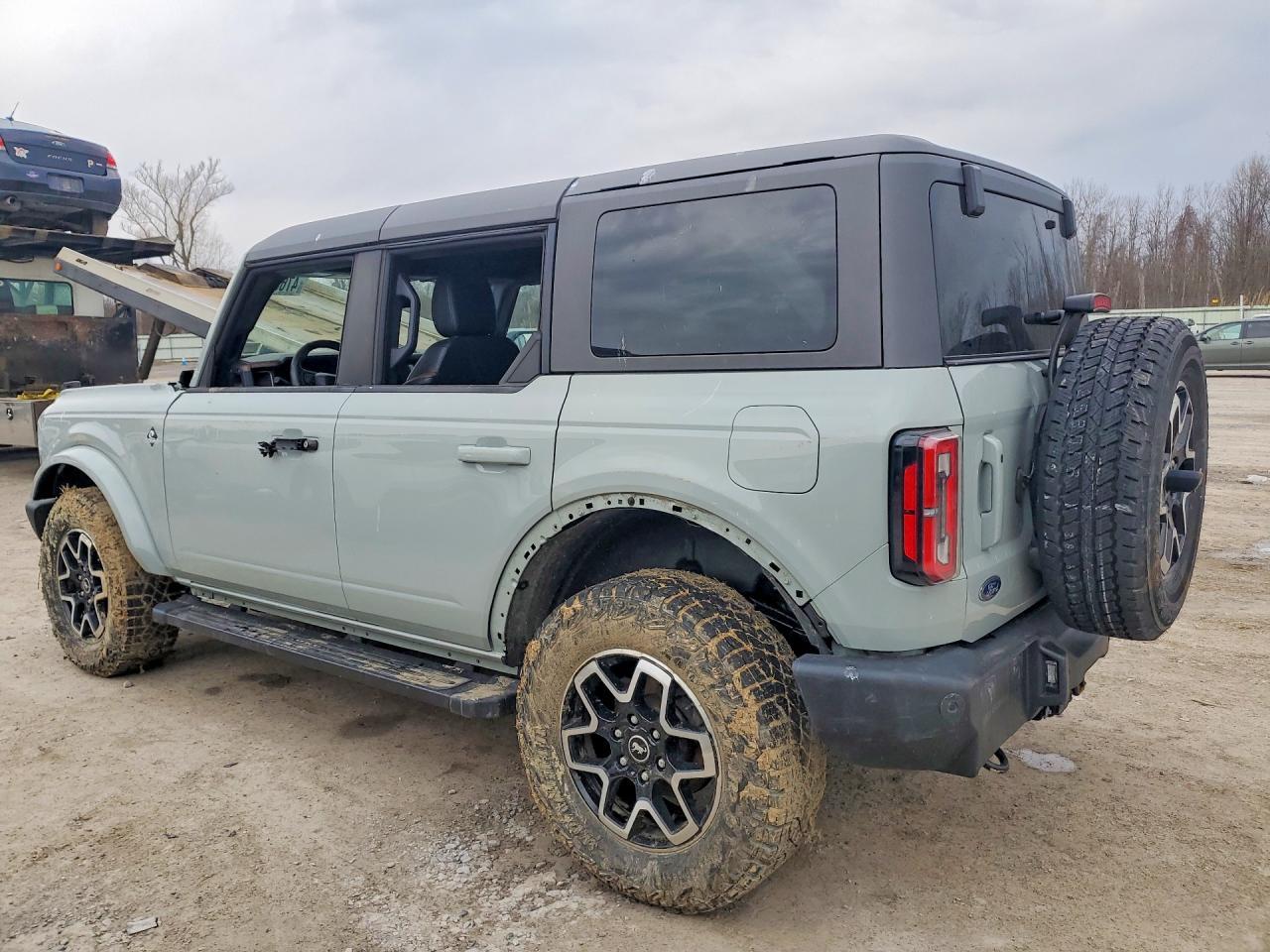 2023 Ford Bronco Base - Image 2