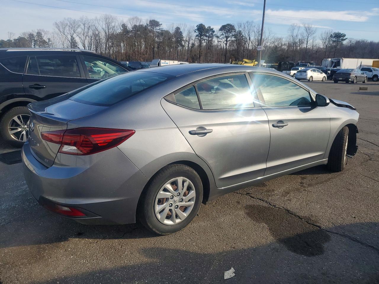 2019 Hyundai Elantra 4D - Image 3