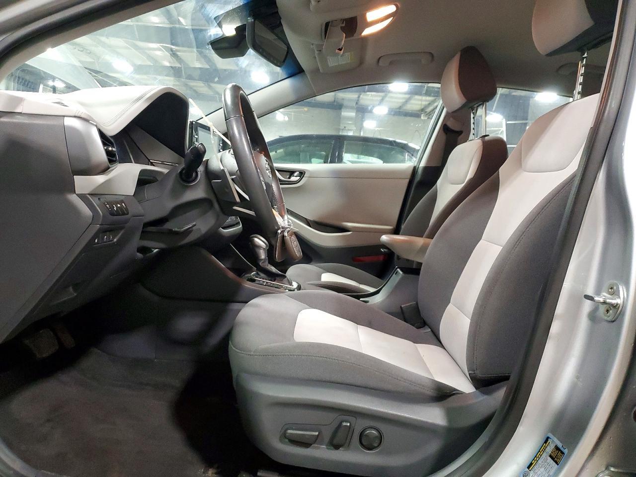 2020 Hyundai Ioniq Plug-In Hybrid Sel - Image 7