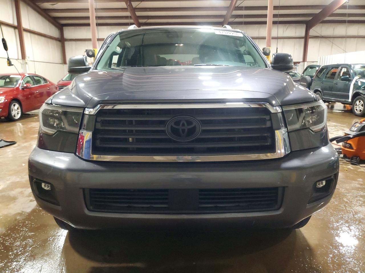2020 Toyota Sequoia Sr5 - Фото 5
