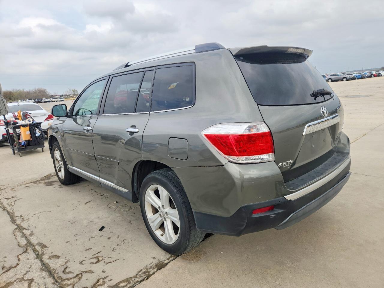 2011 Toyota Highlander Limited - Image 2