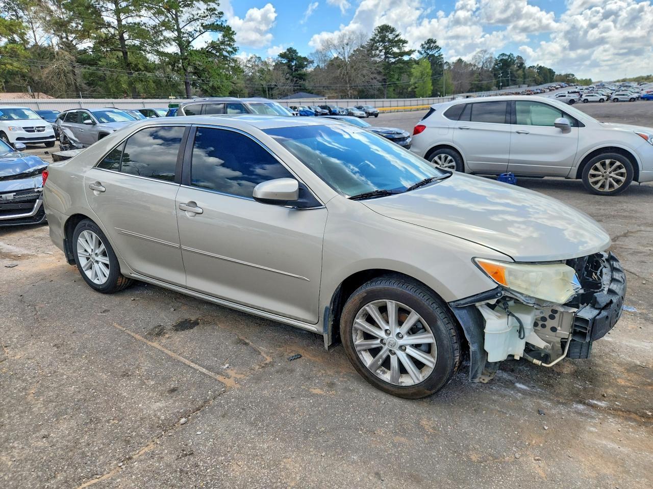 2014 Toyota Camry Xle V6 - Image 4