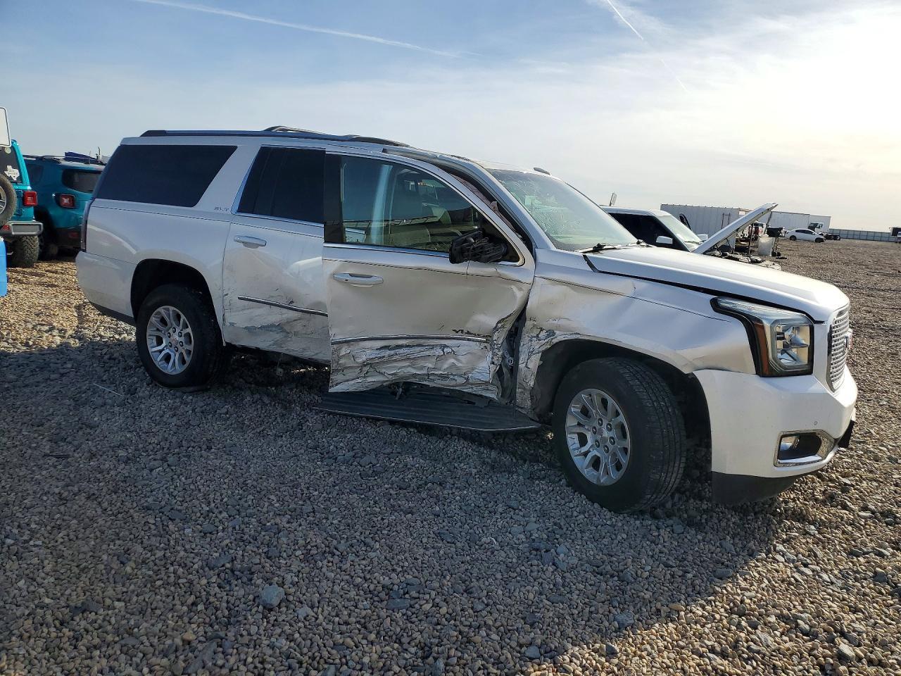 2016 GMC Yukon Xl K1500 Slt - Image 4