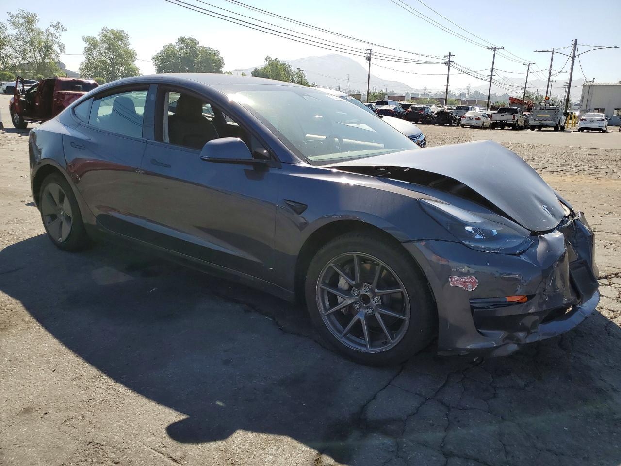 2023 Tesla Model 3 - Фото 4