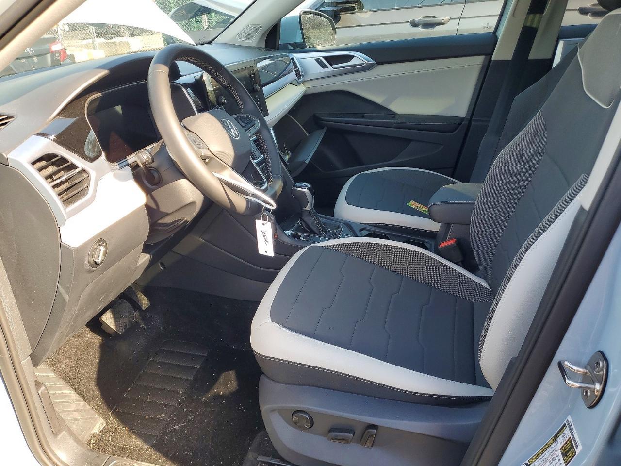 2025 Volkswagen Taos Se - Фото 7