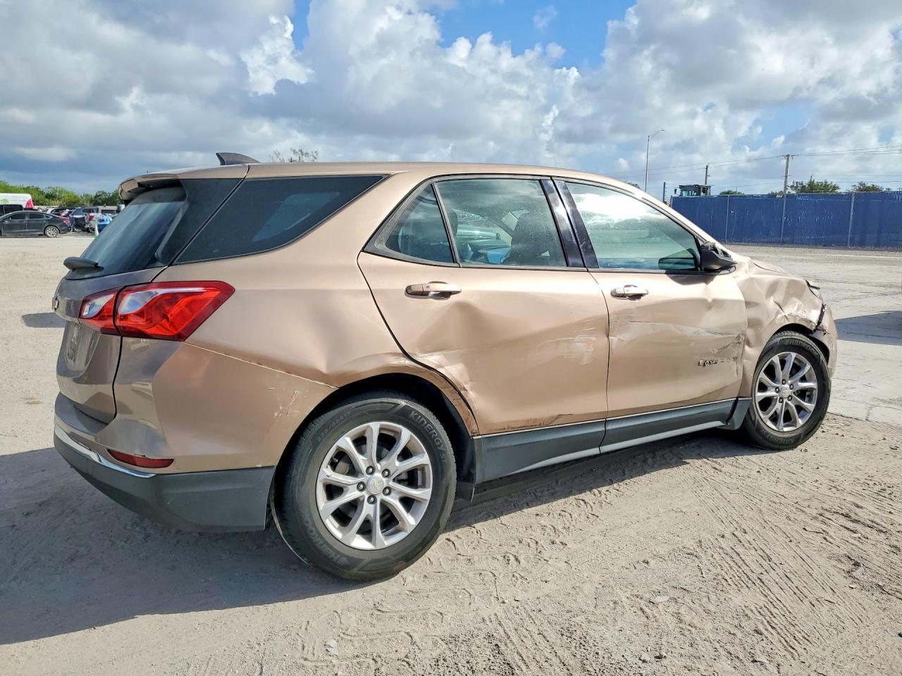 2018 Chevrolet Equinox Ls - Image 3