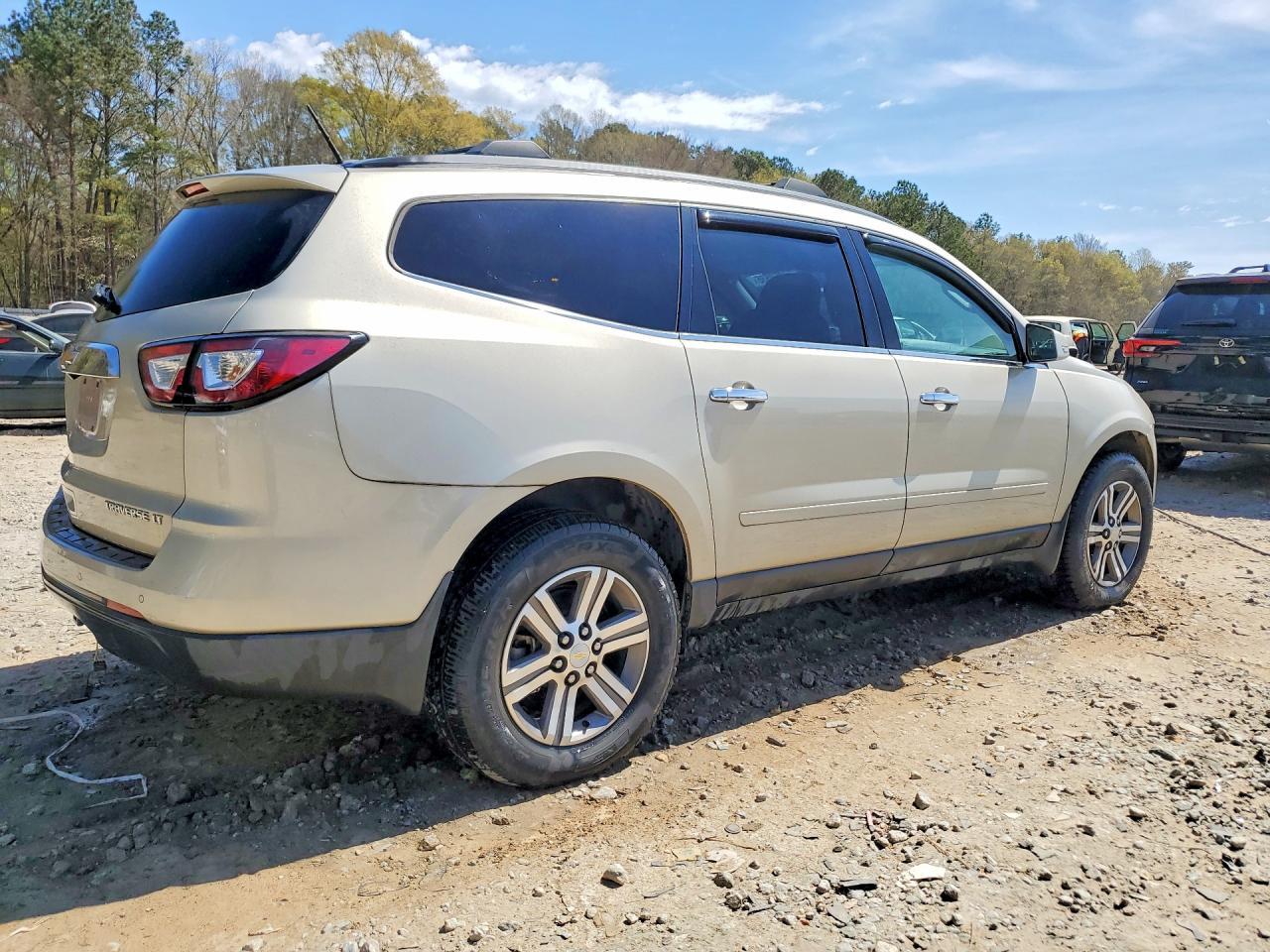2016 Chevrolet Traverse Lt - Image 3