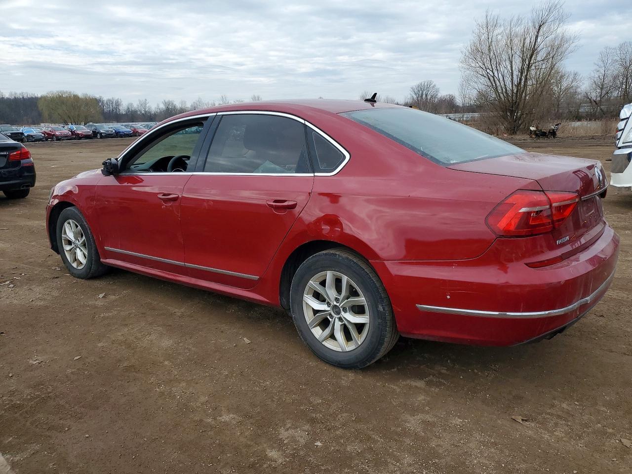 2016 Volkswagen Passat S - Фото 2
