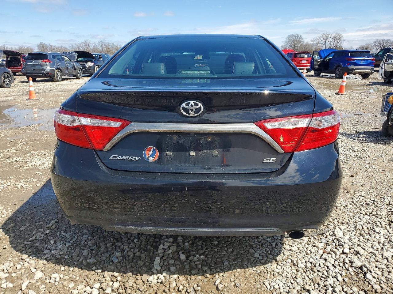 2017 Toyota Camry - Фото 6