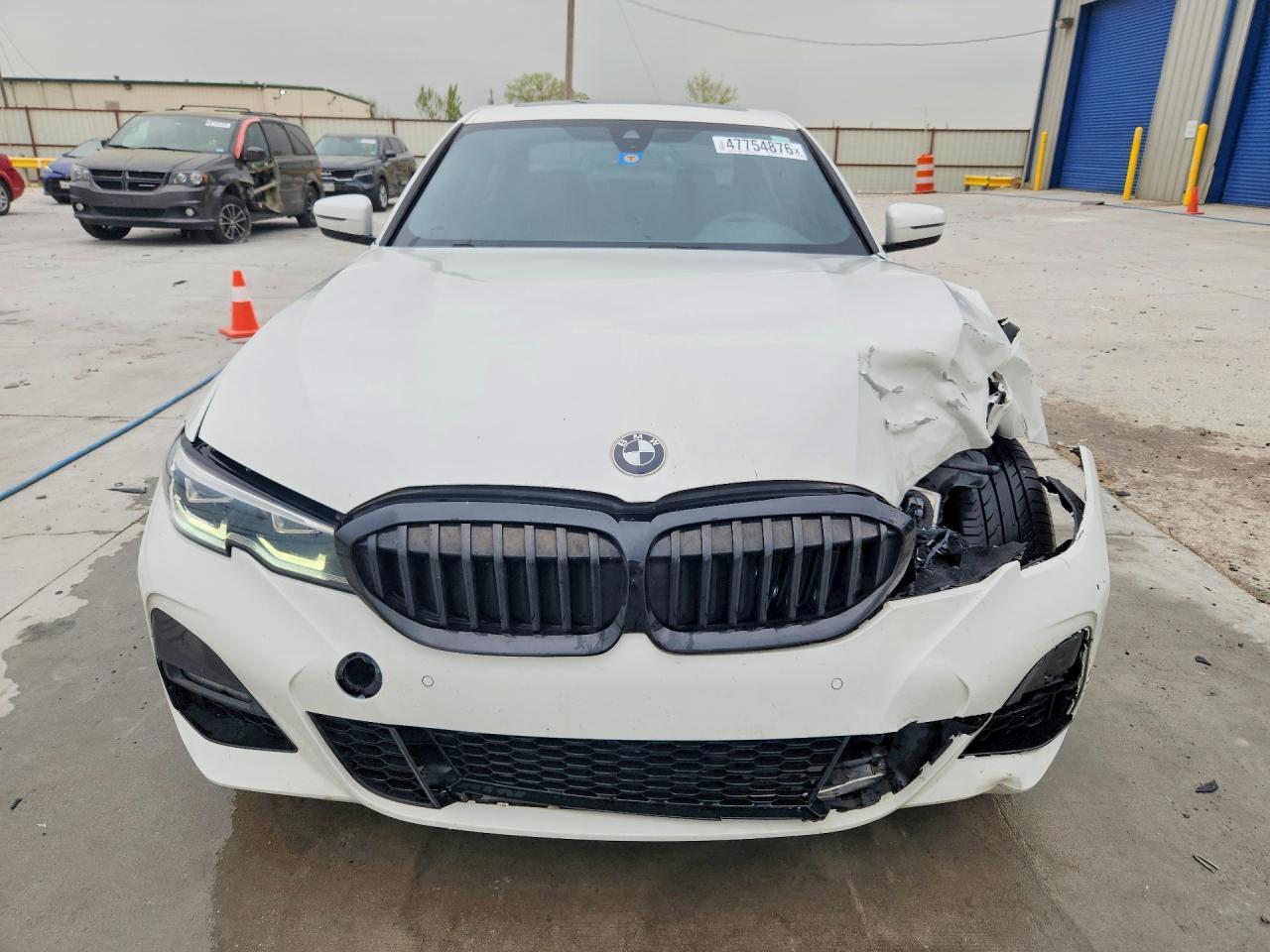 2020 BMW 330Xi - Фото 5