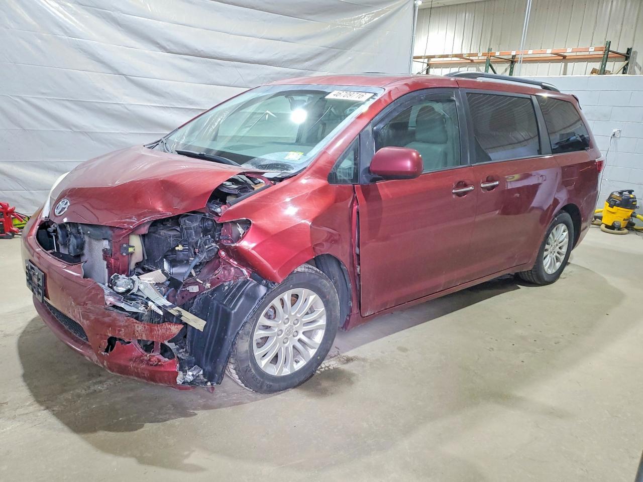 2016 Toyota Sienna Xle 8-Passenger