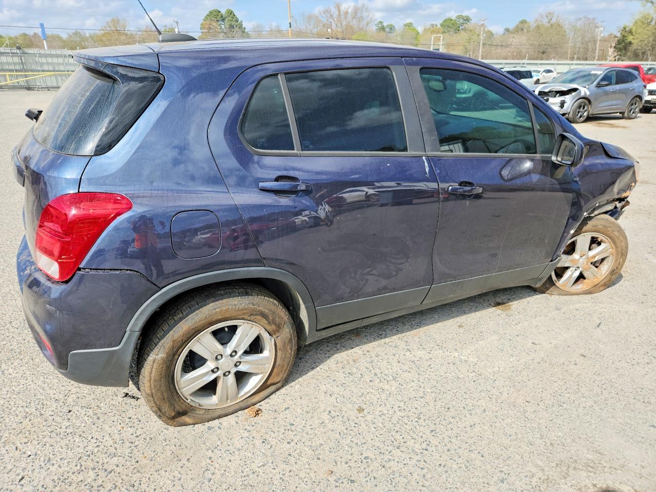 2019 Chevrolet Trax Ls - Image 3