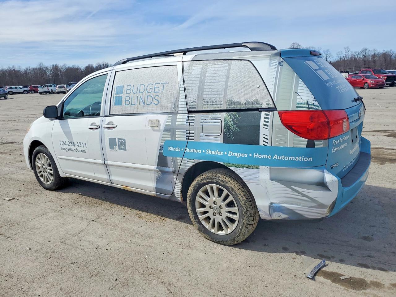 2009 Toyota Sienna Le 7-Passenger - Фото 2