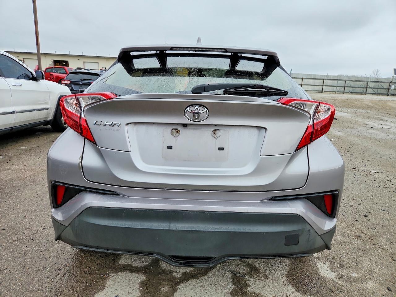 2019 Toyota C-Hr Le - Image 6