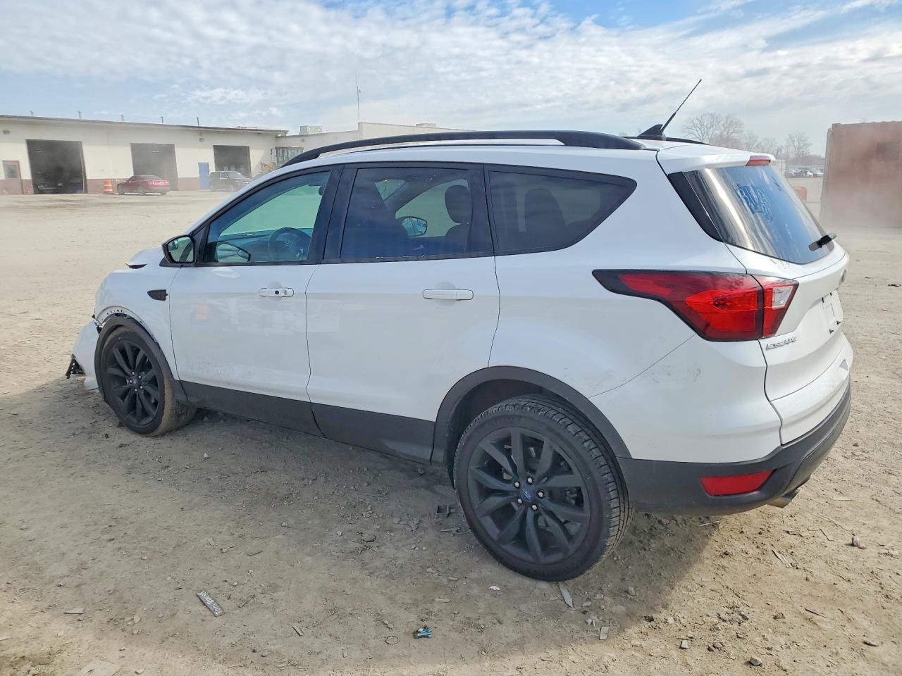 2019 Ford Escape Se - Фото 2
