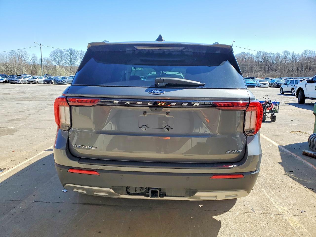 2025 Ford Explorer Active - Фото 6
