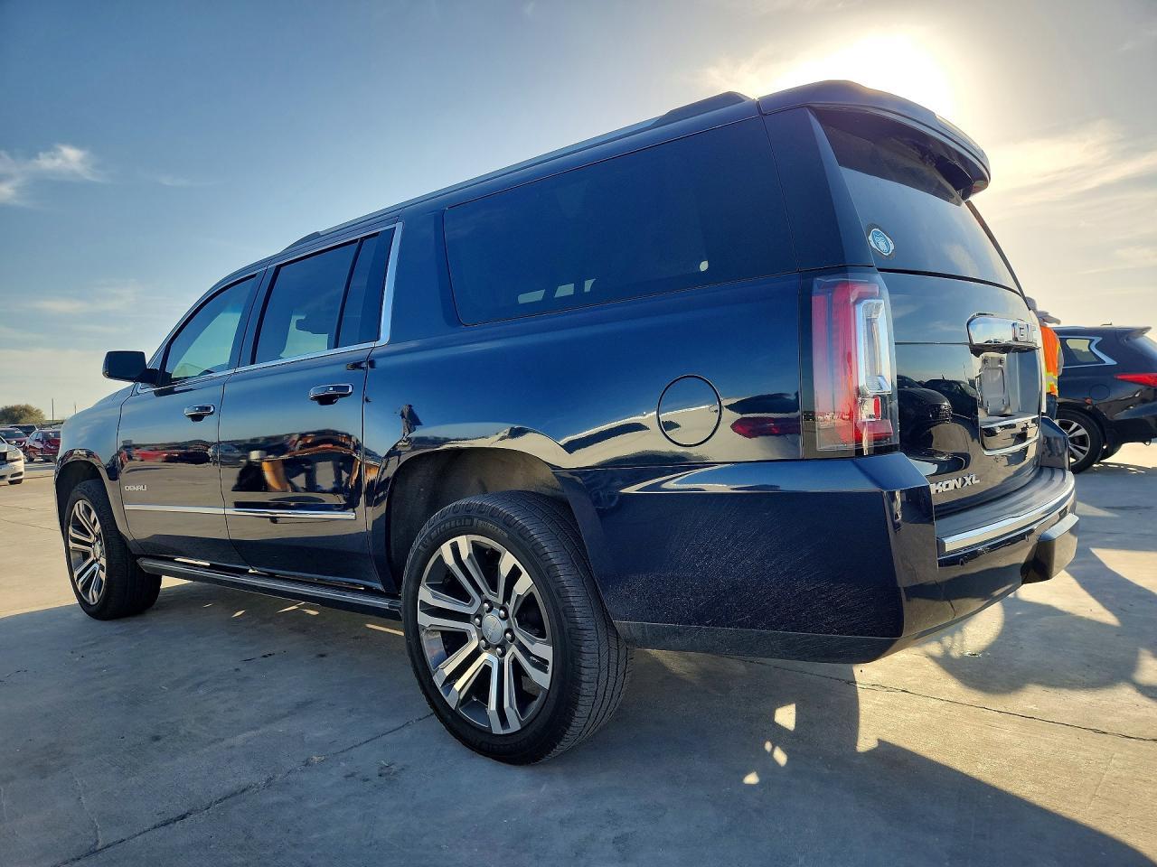 2017 GMC Yukon Xl Denali - Фото 2