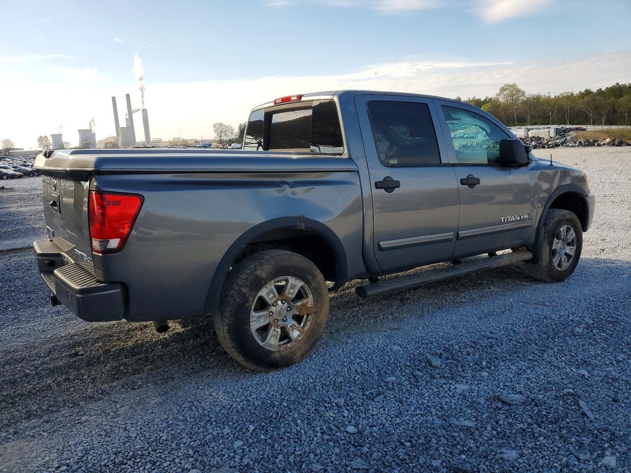 2013 Nissan Titan Sv - Image 3