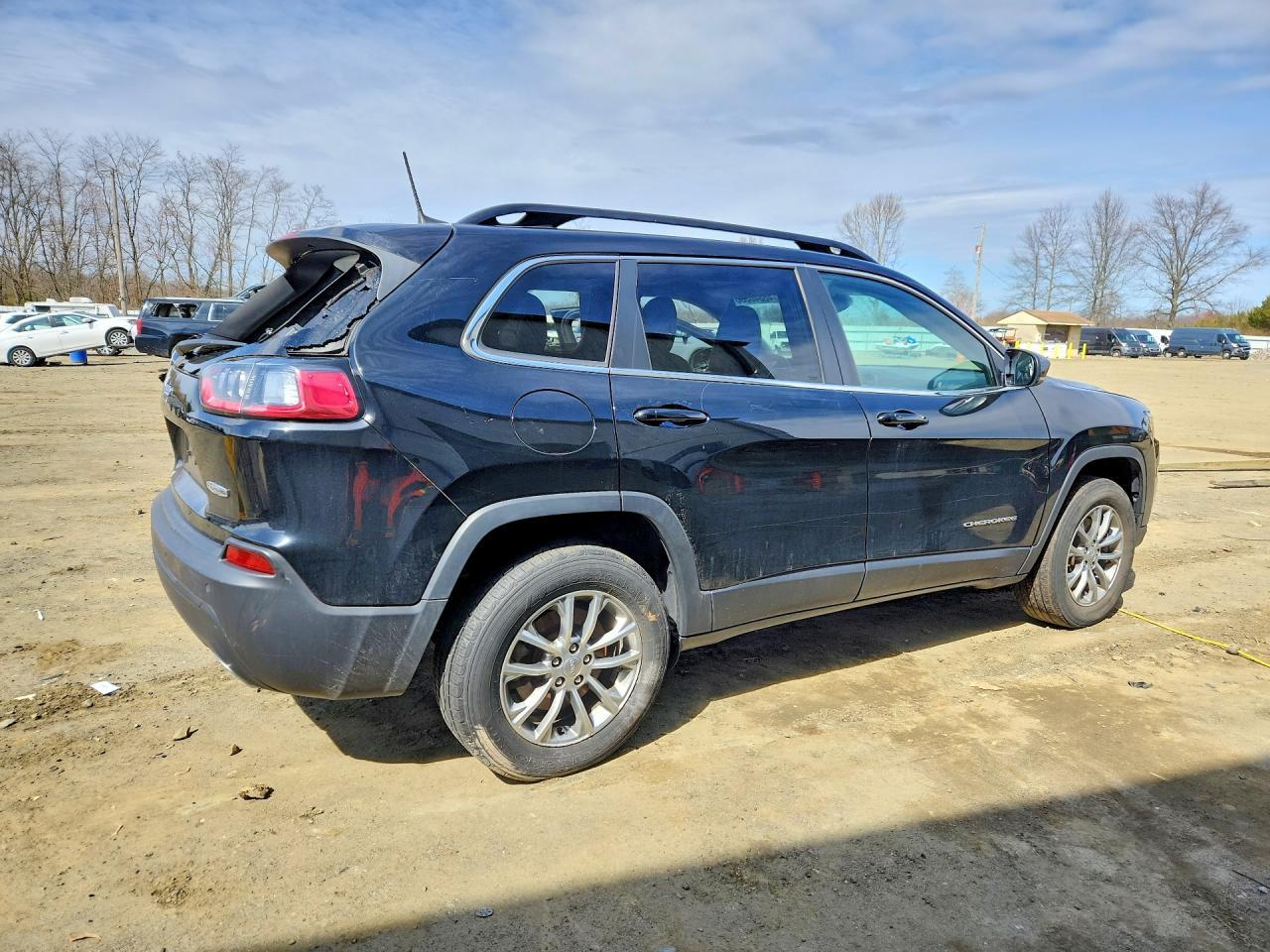 2022 Jeep Cherokee Latitude Lux - Image 3