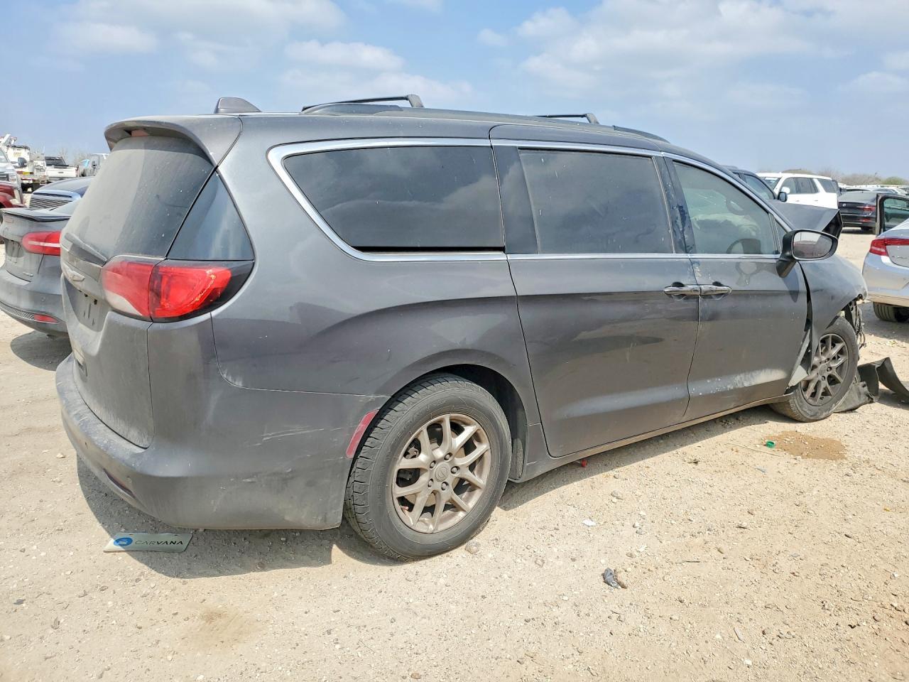 2017 Chrysler Pacifica Touring - Фото 3