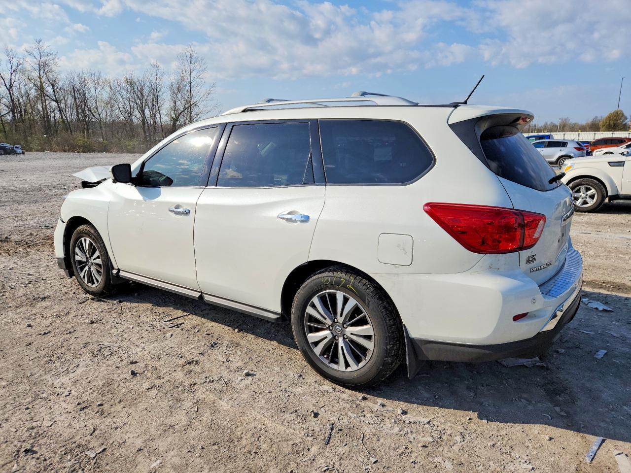 2017 Nissan Pathfinder Sl - Image 2