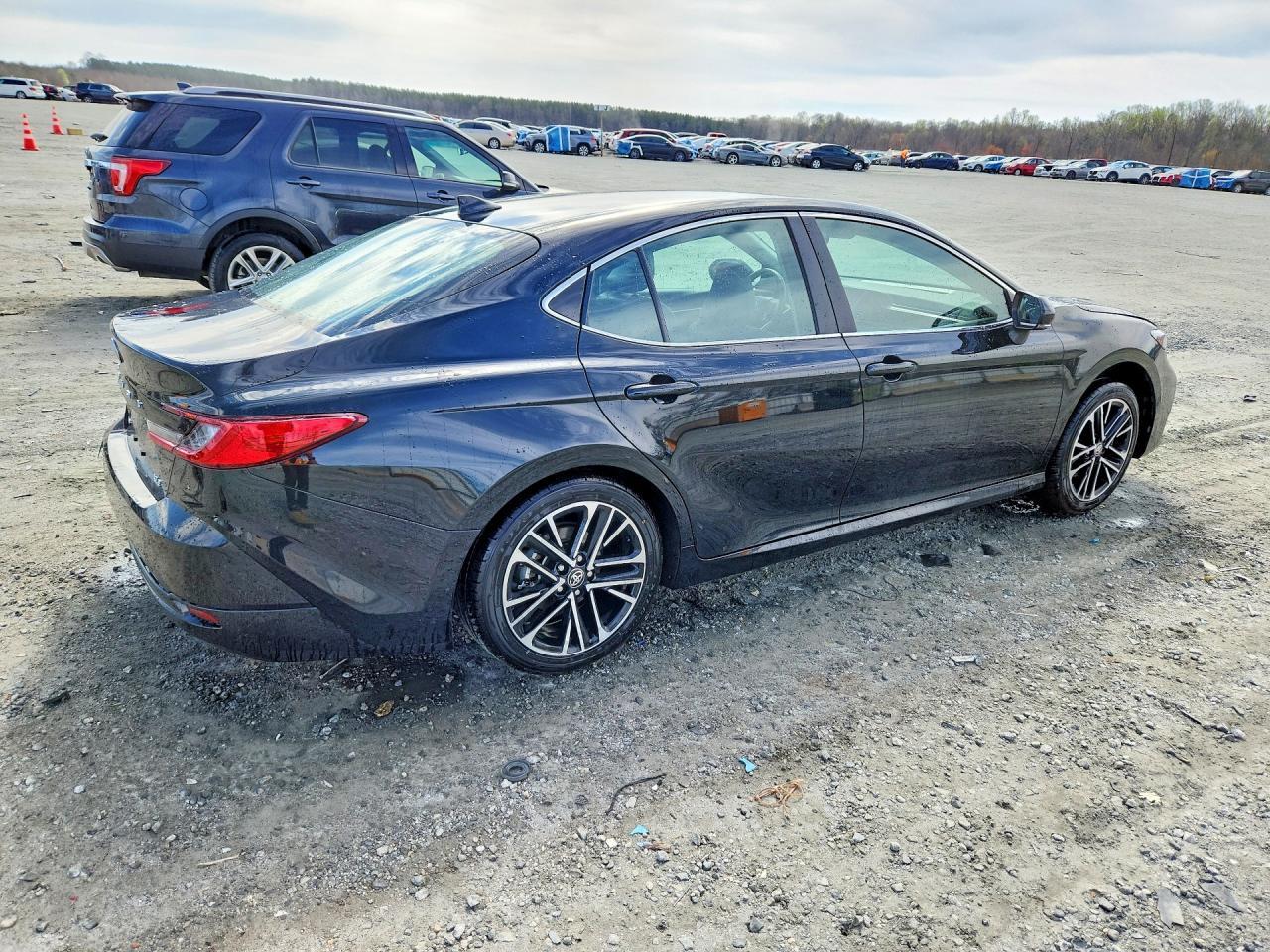 2025 Toyota Camry Xle - Image 3