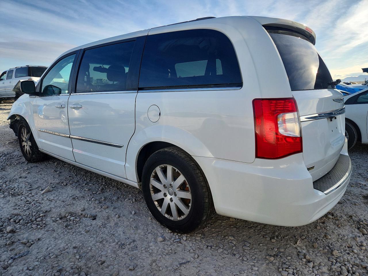 2014 Chrysler Town & Country Touring - Фото 2